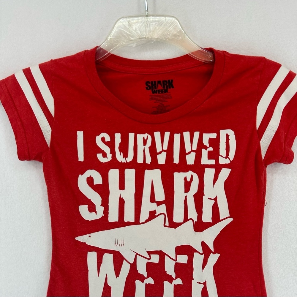 I Survived Shark Week V Neck T Shirt Girls‎ M Red - Picture 2 of 10